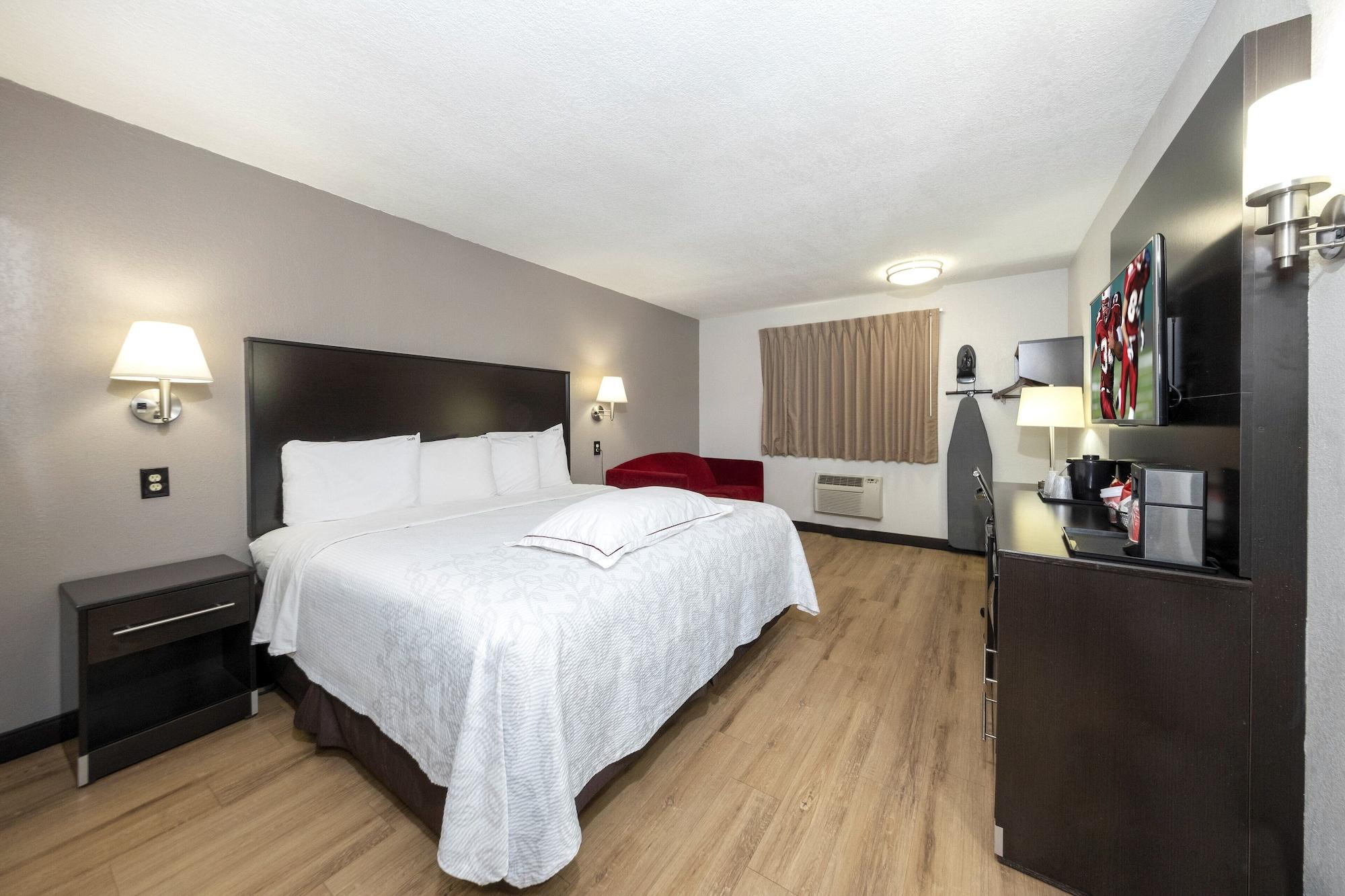 Red Roof Inn Plus+ Хантсвилл Экстерьер фото